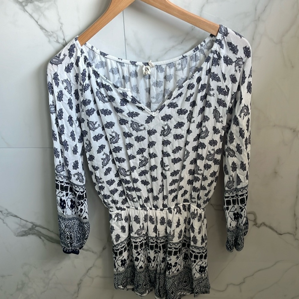 Lilka woman’s blue and white patterned romper